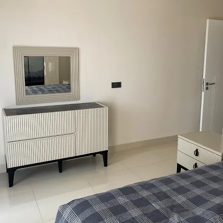 Apartment A Four-bedroom Flat Near The Sea In Konak Terrace