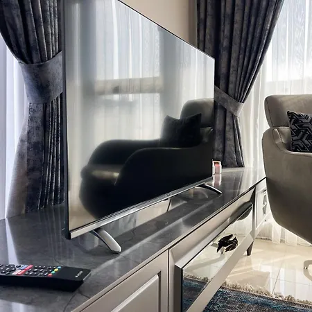 Apartment A Four-bedroom Flat Near The Sea In Konak Terrace