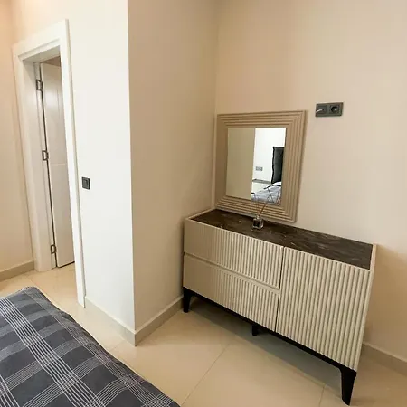 Apartment A Four-bedroom Flat Near The Sea In Konak Terrace