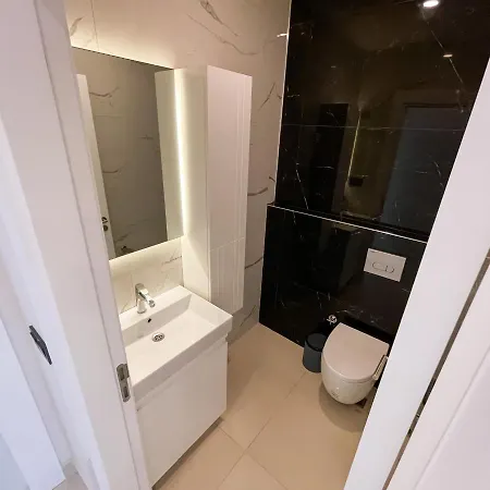 Apartment A Four-bedroom Flat Near The Sea In Konak Terrace *