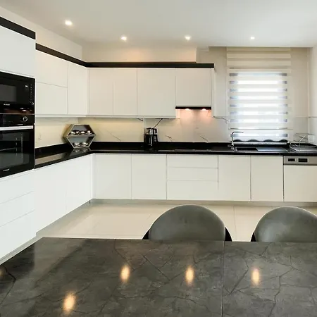 A Four-bedroom Flat Near The Sea In Konak Terrace Apartment *