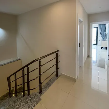 Апартаменты A Four-bedroom Flat Near The Sea In Konak Terrace
