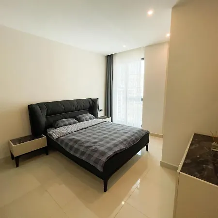 A Four-bedroom Flat Near The Sea In Konak Terrace Daire *