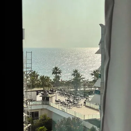 Апартаменты A Four-bedroom Flat Near The Sea In Konak Terrace