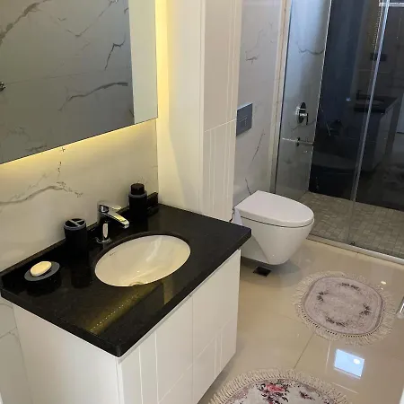 A Four-bedroom Flat Near The Sea In Konak Terrace