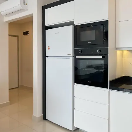 A Four-bedroom Flat Near The Sea In Konak Terrace *