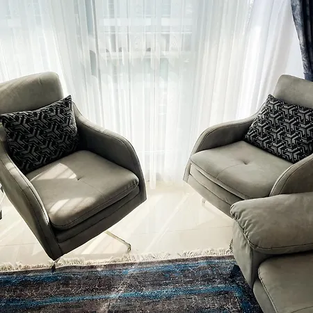 A Four-bedroom Flat Near The Sea In Konak Terrace *