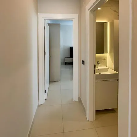 A Four-bedroom Flat Near The Sea In Konak Terrace