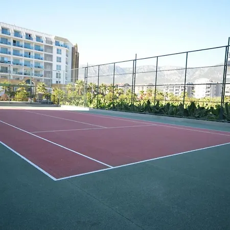 A Four-bedroom Flat Near The Sea In Konak Terrace Daire *