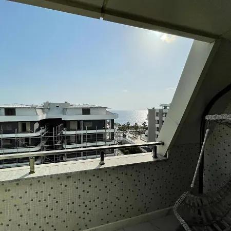 A Four-bedroom Flat Near The Sea In Konak Terrace Apartmán *